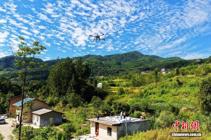 三峡ダムエリア、ドローンが秋の収穫における「空中運搬ルート」を開拓