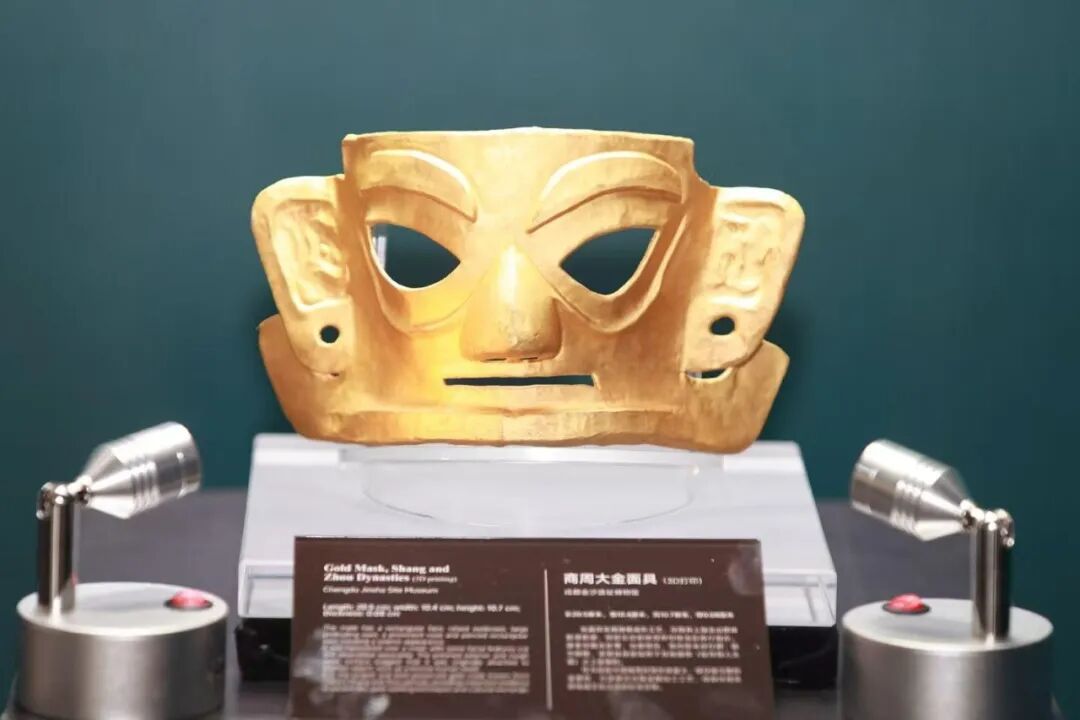 殷・周の時代の黄金の仮面(3Dプリンティング)。