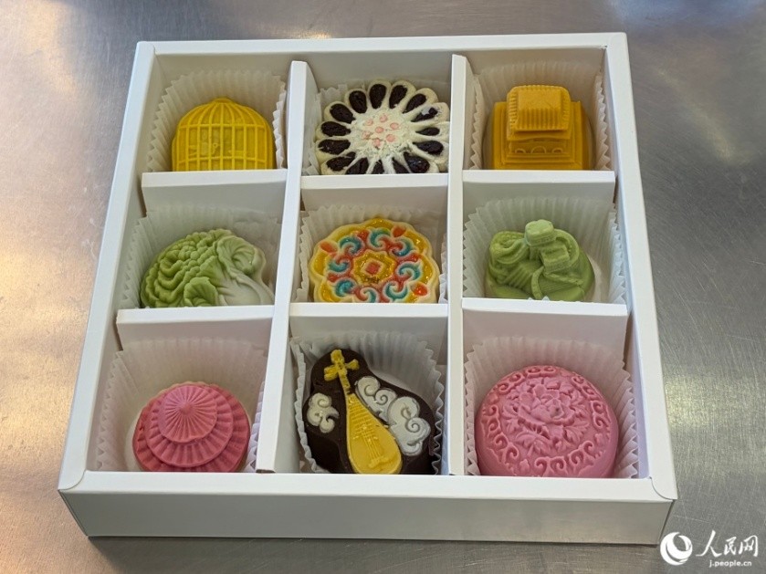 北京ならではの建物や物をモチーフにした稲香村のお菓子（撮影・勝又あや子）