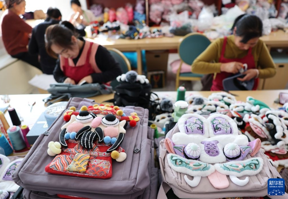 伝統刺繍で多様な商品開発し、所得向上目指す寧夏自治区原州区