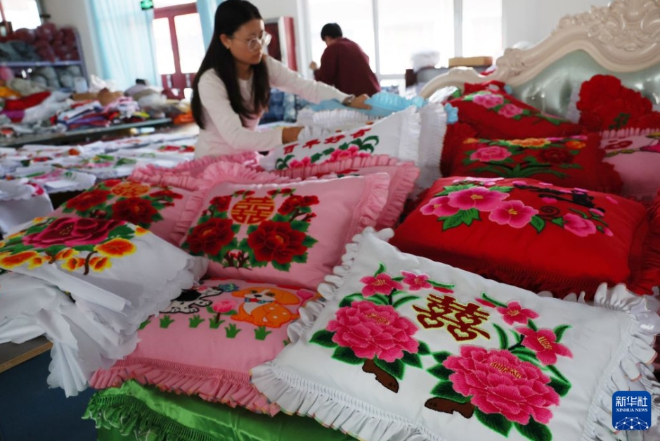伝統刺繍で多様な商品開発し、所得向上目指す寧夏自治区原州区