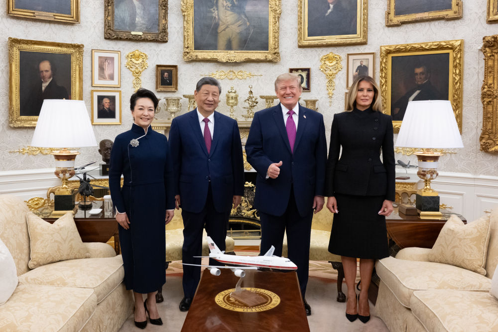 習近平国家主席とトランプ米大統領、少人数で交流