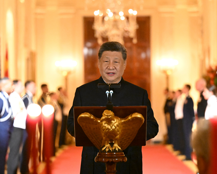 習近平国家主席と彭麗媛夫人、トランプ大統領夫妻主催の歓迎晩さん会に出席