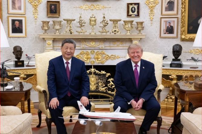 習近平国家主席とトランプ米大統領、少人数で交流