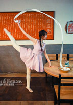 大学生が舞踊で陝西省の「8つの不思議」を表現