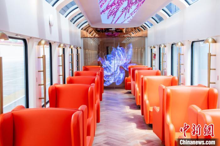 「星光・燕趙号」の車内の様子(7月7日撮影、写真提供・中国鉄路北京局集団有限公司)。